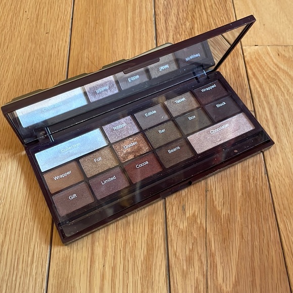 ⚡️Flash Sale ⚡️ REVOLUTION Golden Bar Eyeshadow Palette - Picture 1 of 4